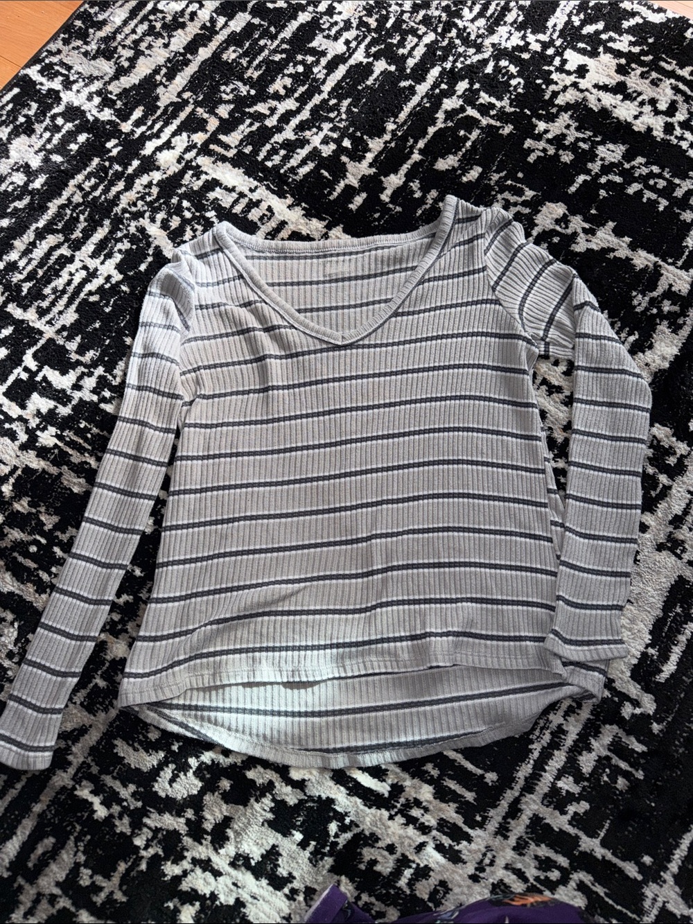 American Eagle Outfitters Striped V-Neck Long Sleeve Top - Light Gray & Navy